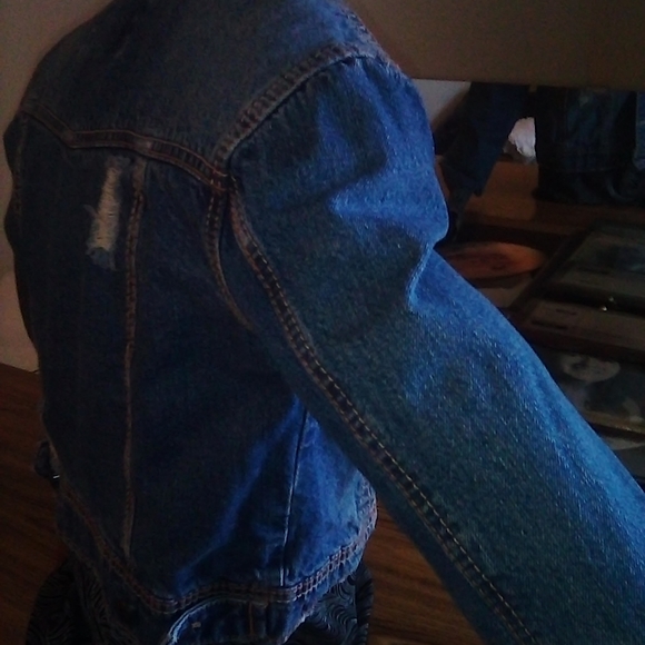 Jean Jacket 🧥 - Picture 10 of 11